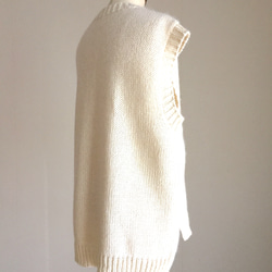 りかりん様　御注文　キュートなオフ白のベスト　　アンゴラ混合（綿糸＋アンゴラ糸） 8枚目の画像