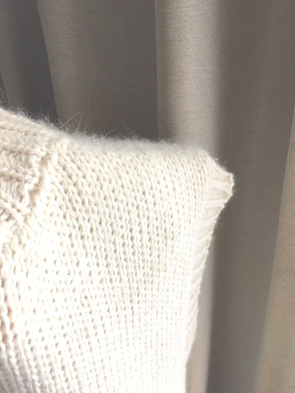 りかりん様　御注文　キュートなオフ白のベスト　　アンゴラ混合（綿糸＋アンゴラ糸） 9枚目の画像
