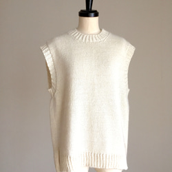 りかりん様　御注文　キュートなオフ白のベスト　　アンゴラ混合（綿糸＋アンゴラ糸） 5枚目の画像