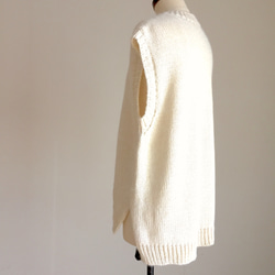 りかりん様　御注文　キュートなオフ白のベスト　　アンゴラ混合（綿糸＋アンゴラ糸） 7枚目の画像