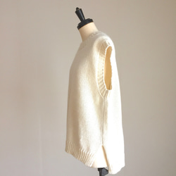 りかりん様　御注文　キュートなオフ白のベスト　　アンゴラ混合（綿糸＋アンゴラ糸） 6枚目の画像