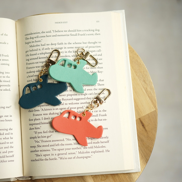 本革 チャーム 【ひこうき】 [名入れOK] キーリング キーホルダー 北欧 バッグチャーム hoshinooto 16枚目の画像