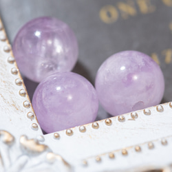 A5 ラベンダーアメジスト 紫水晶 優しい色合い 天然石 10ミリ 3粒 両穴