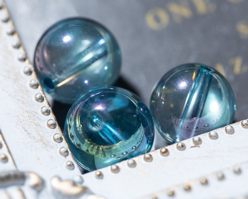 AAA アクアオーラ 水晶 水色 虹色 クリスタル 天然石 10mm 3粒 両穴