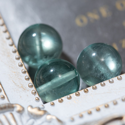 ブルーフローライト 蛍石 (ほたるいし) 天然石 10mm3粒 両穴 穴あり