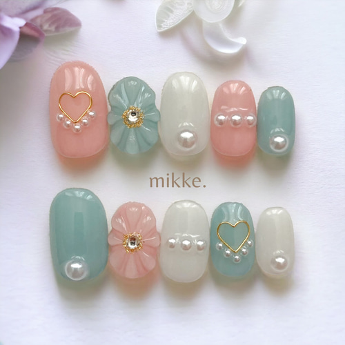 カラー変更無料 】ネイルチップ〔 mikke. 〕 / ぷっくりフラワー  