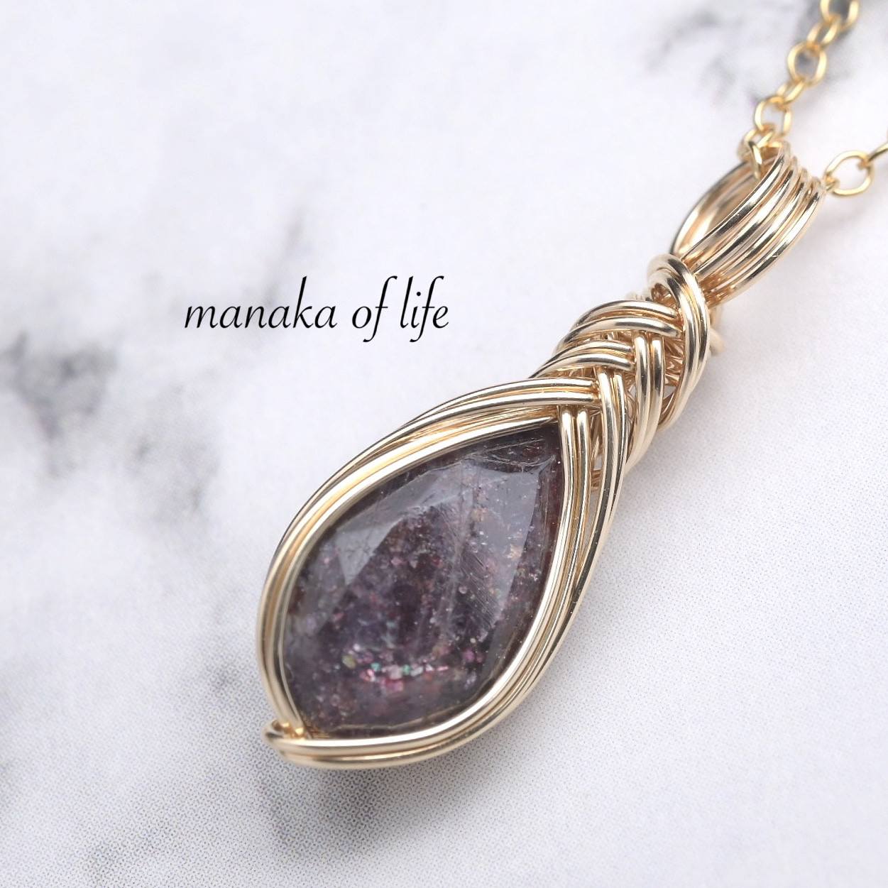 アイオライトサンストーン ペンダントトップ  ワイヤーラッピング ネックレス 14kgf 送料無 送料無料でお届けします