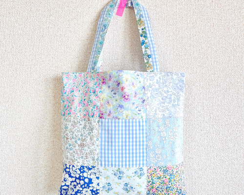 リバティプリントで作ったパッチワークのトートバッグ03 ブルー