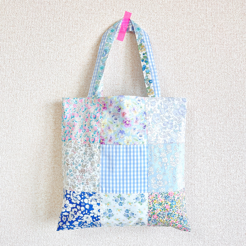 リバティプリントで作ったパッチワークのトートバッグ03 ブルー系  