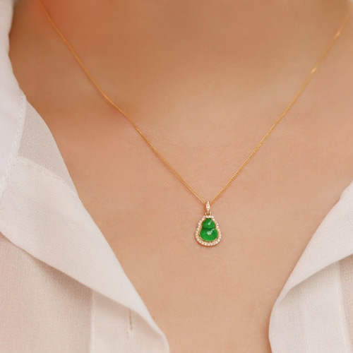 天然ダイヤモンド付きヒスイペンダントk18 ネックレス・ペンダント  