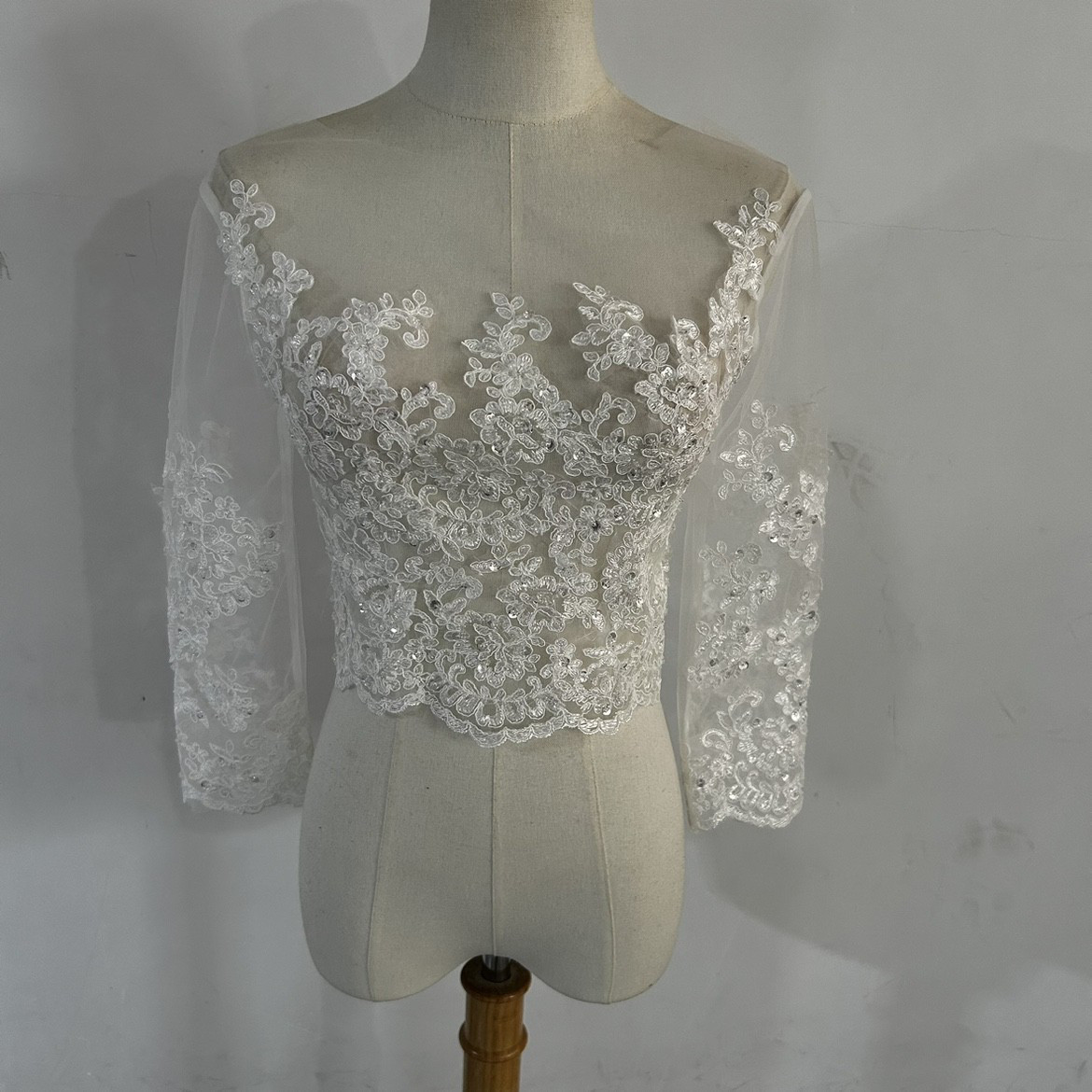 美品！ ウエディングドレスボレロ 上品花レース キラキラスパンコール 長袖 トップス /花嫁