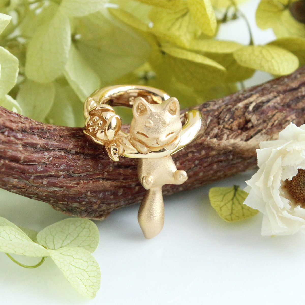 キツネと椿のイヤーカフ(金)(受注生産)