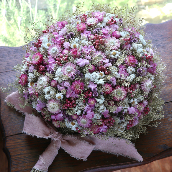 45cm) マメグンバイナズナとピンクペッパーベリーのまあるいお花畑  