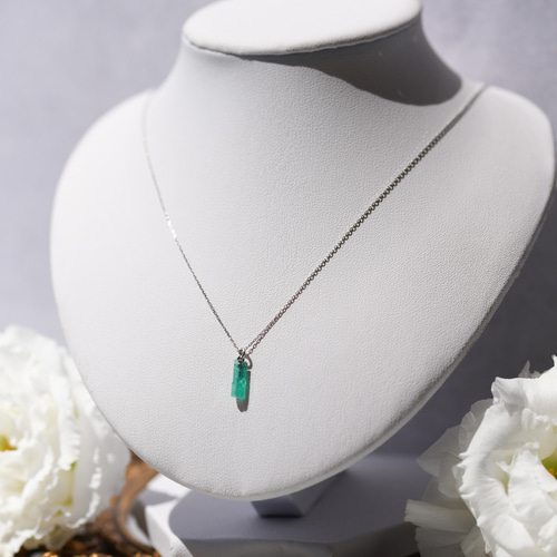 本来080 天然石　緑石　エメラルド、ネックレス 楽天市場】ネックレス クロス 天然石 エメラルド 10金 十字架