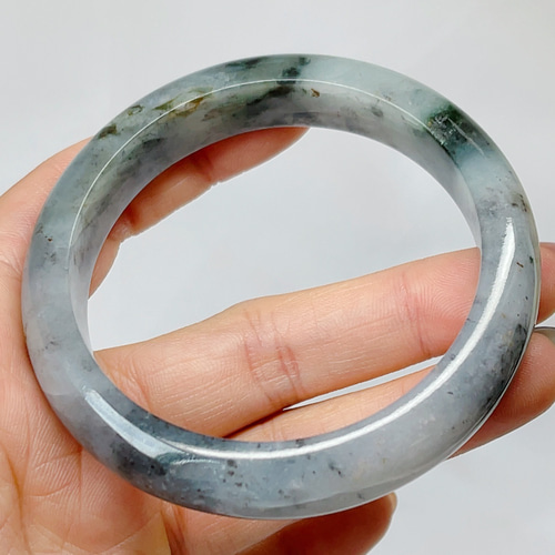 新入荷】本翡翠保証‼️天然翡翠 黒翡翠バングル 内径約58.9mm 新入荷】本翡翠保証‼️天然翡翠 黒翡翠バングル 内径約58.9mm