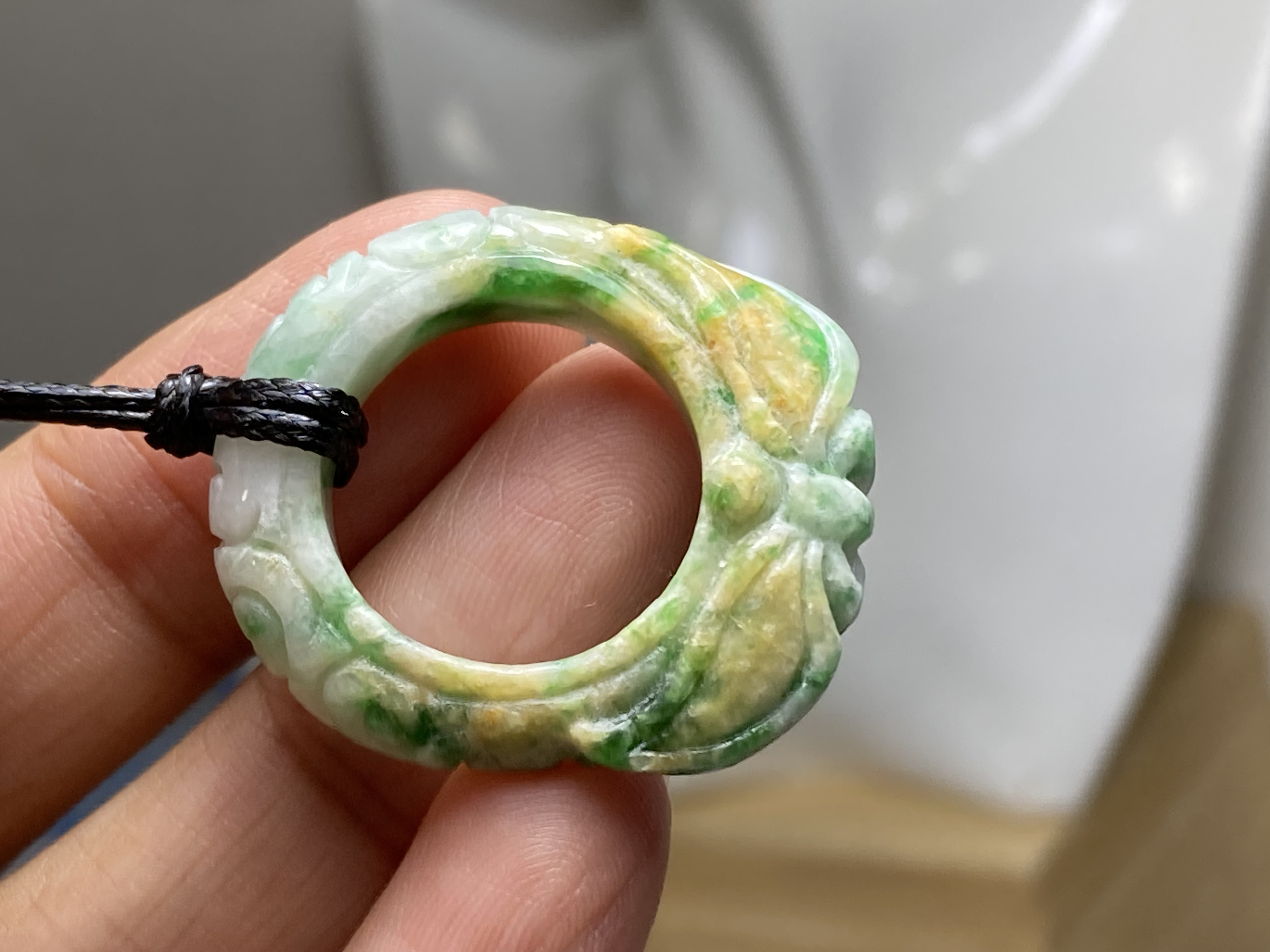 RS6-119 美品 手彫り 三彩 黄緑 蝶々 平安守り ミャンマー産天然 A貨 本翡翠 ネックレス ペンダント