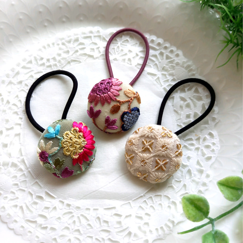 国産ヘアゴム使用】インド刺繍リボンのくるみボタンヘアゴム No.2