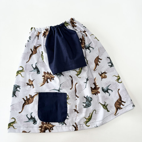 恐竜柄のスモック 半袖 グレー×ネイビー 110サイズ その他入園グッズ  
