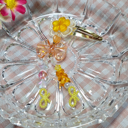 キラキラ✨ビーズのヘアアクセサリー*花飾り*(オレンジ&ブルー系) 2枚目の画像