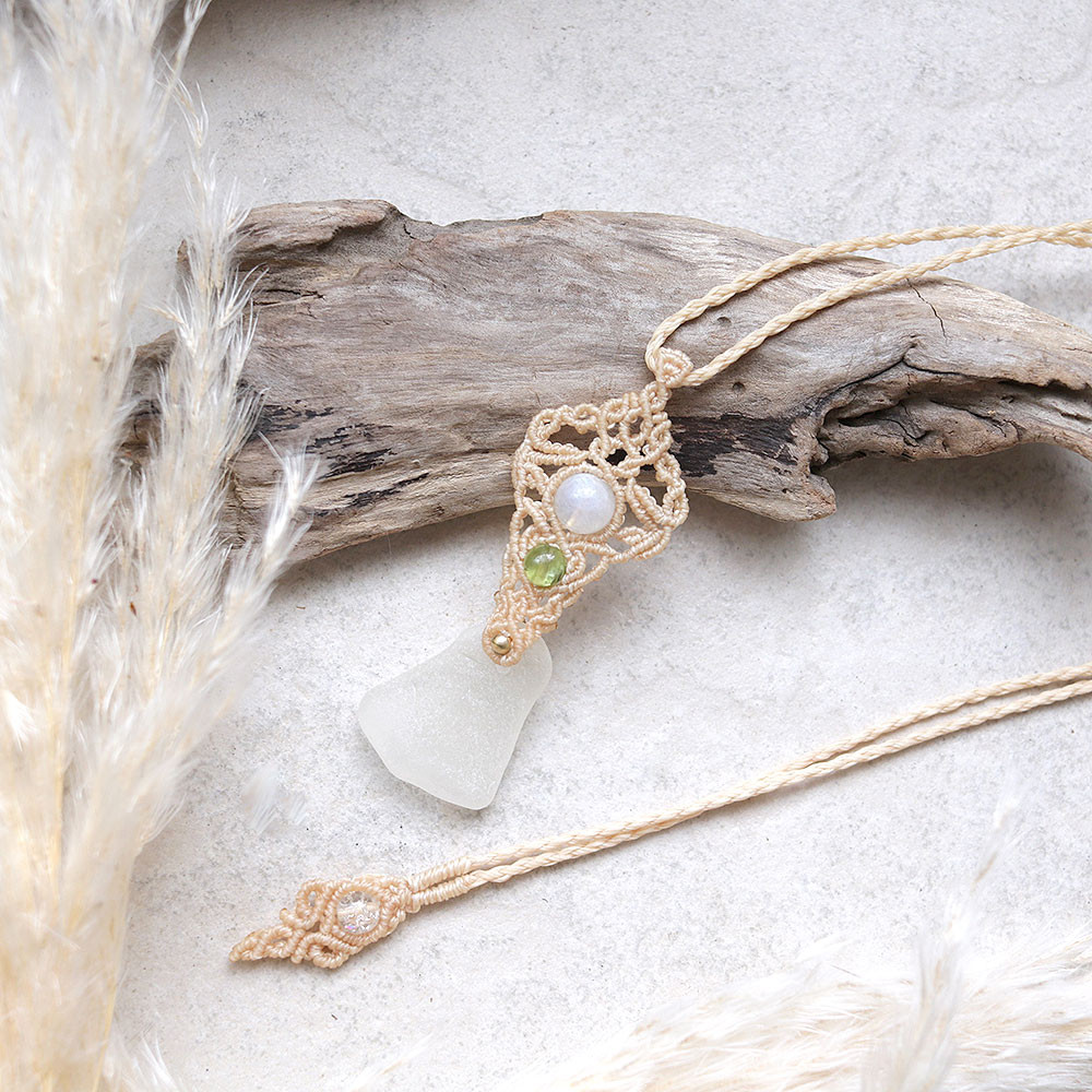 シーグラスとムーンストーンとペリドット天然石マクラメネックレスmac378エスニックアジアンエキゾチックアレルギーフリー