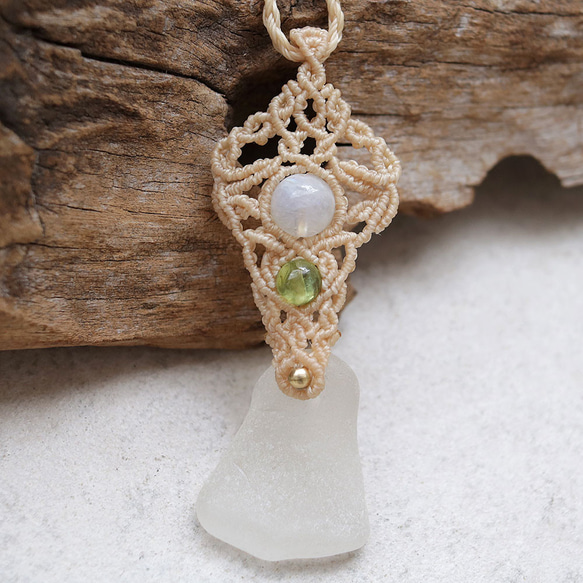 シーグラスとムーンストーンとペリドット天然石マクラメネックレスmac378エスニックアジアンエキゾチックアレルギーフリー 2枚目の画像