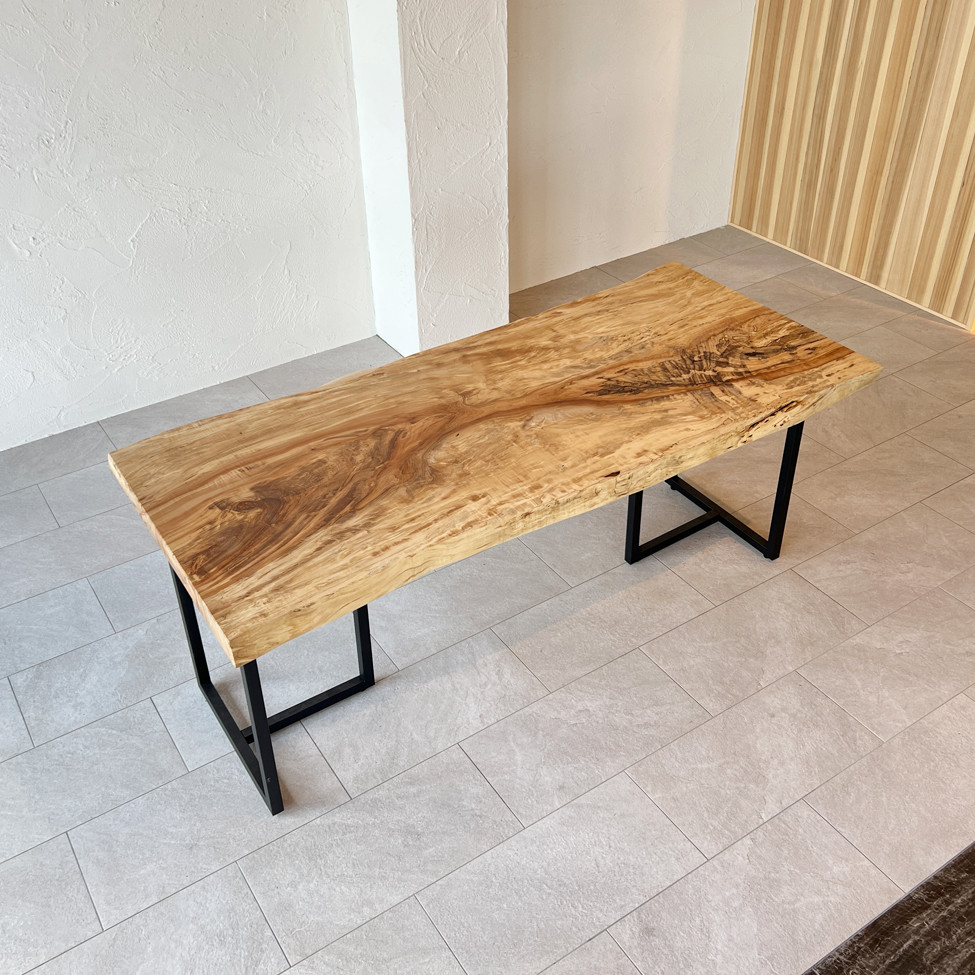 ダイニングテーブル 栃 トチ 一枚板 ウレタン塗装 幅180cm 81cm 高さ73cm 天板厚59mm 高品質 希少