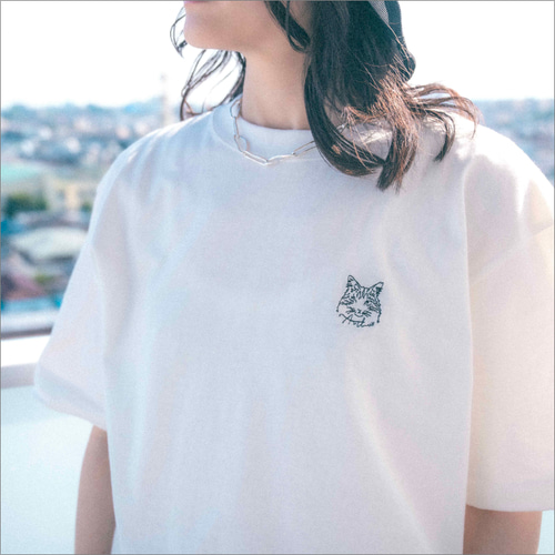 猫刺繍Tシャツ/3カラー/ねこ/綿 100%/ウインク Tシャツ The Arthur 