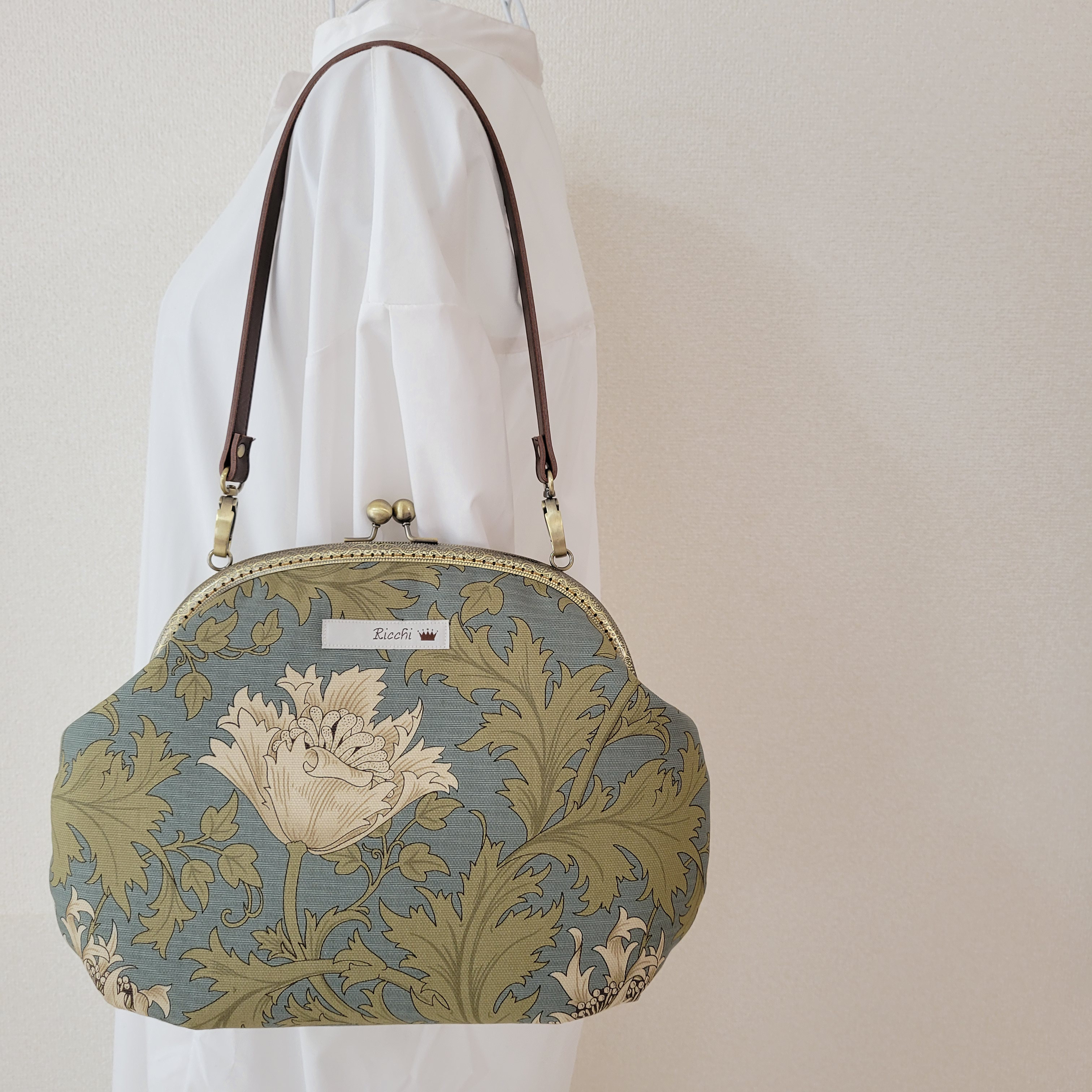 ウィリアムモリス　アネモネ　ブルーグレー　がま口バッグ