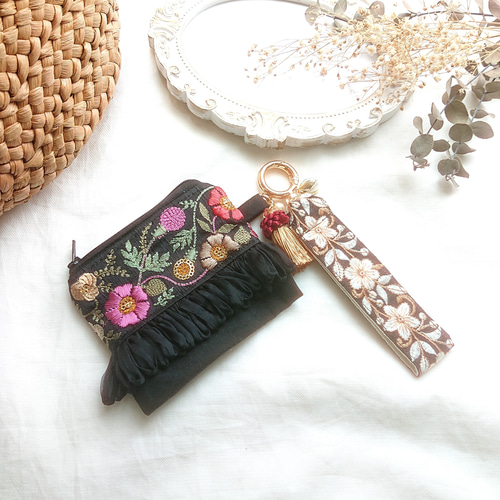 インド刺繍リボン の キーホルダー ハンドストラップ ♡ブラック