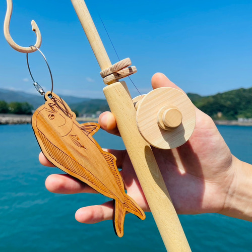 ヒノキ薫るシイラのウッドキーホルダー】高知県産檜 魚 マヒマヒ