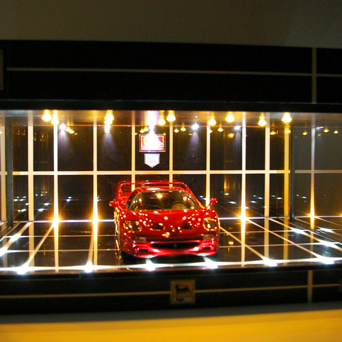 1/18展示4台可・ネオモダン・ディスプレーBOX / スタイリッシュジオラマ 1/18展示4台可・ネオモダン・ディスプレーBOX / スタイリッシュ