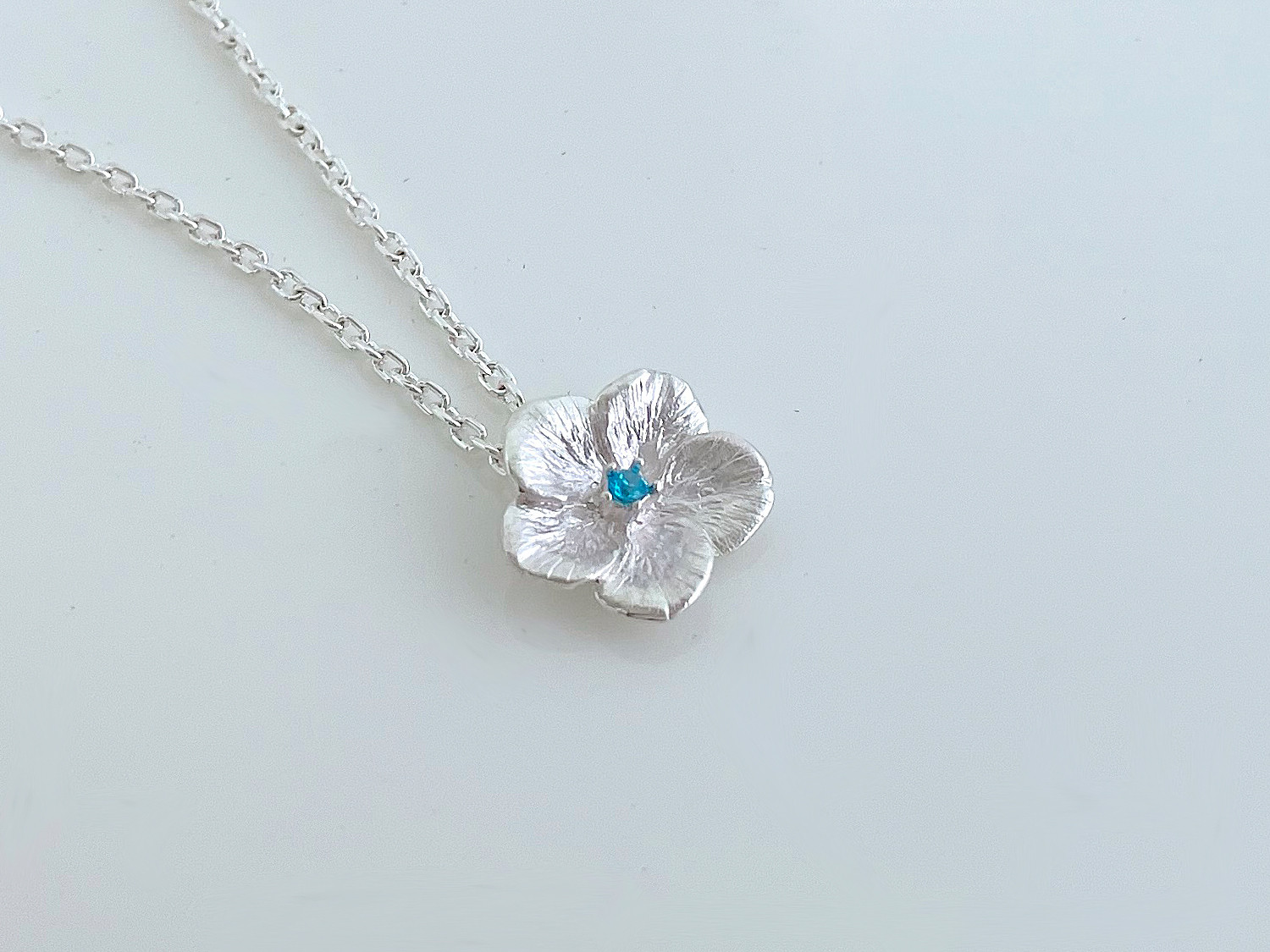 ネモフィラのネックレス