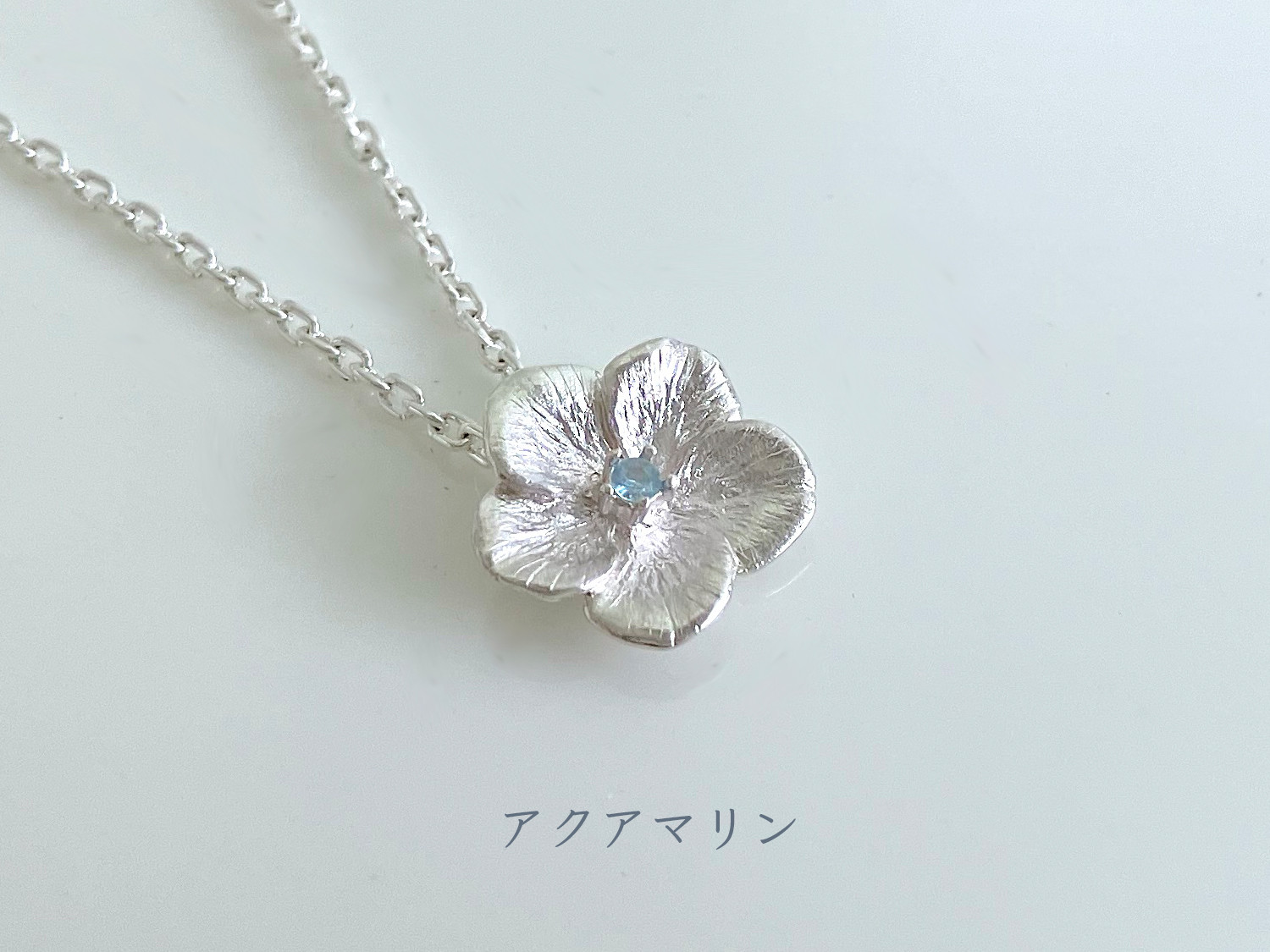 ネモフィラのネックレス