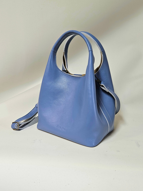 新作日本製　お出かけに最適なサイズ感でマルチに活躍する姫路レザーの トートバッグ Poco=ポコ　選べる13色　 3枚目の画像