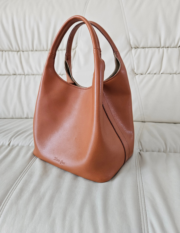 新作日本製　お出かけに最適なサイズ感でマルチに活躍する姫路レザーの トートバッグ Poco=ポコ　選べる13色　 8枚目の画像