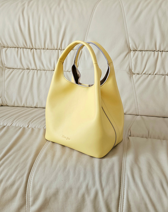 新作日本製　お出かけに最適なサイズ感でマルチに活躍する姫路レザーの トートバッグ Poco=ポコ　選べる13色　 2枚目の画像