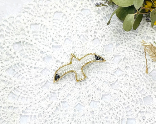 かもめのビーズ刺繍ブローチ・大 ブローチ Little Plum 通販｜Creema 