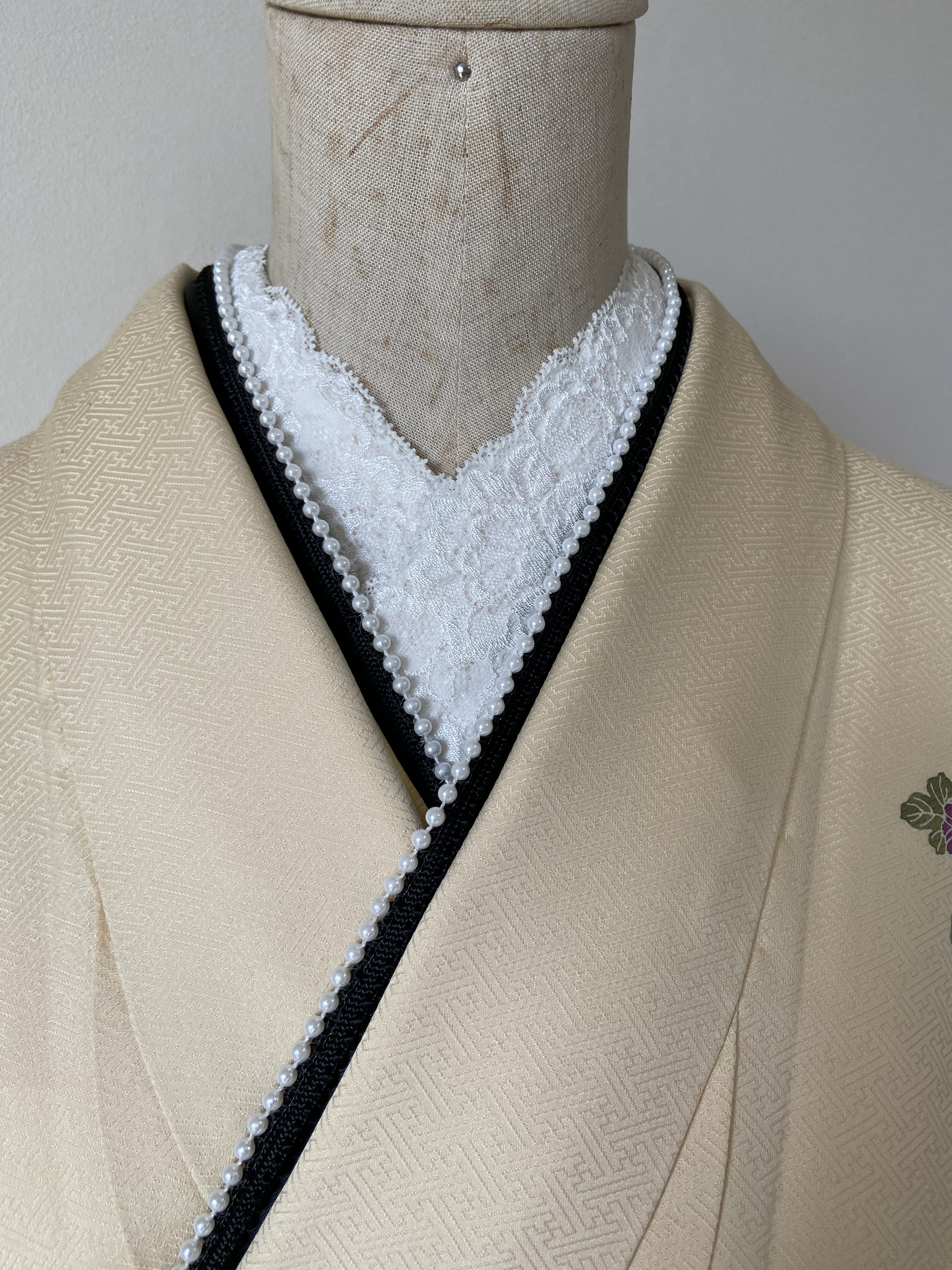 重ね襟 白 刺繍 パール装飾 重ね襟 白 刺繍 パール装飾