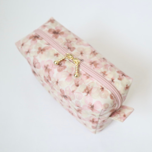 リバティ生地 コスメポーチ ラミネートポーチ メイクポーチ 化粧