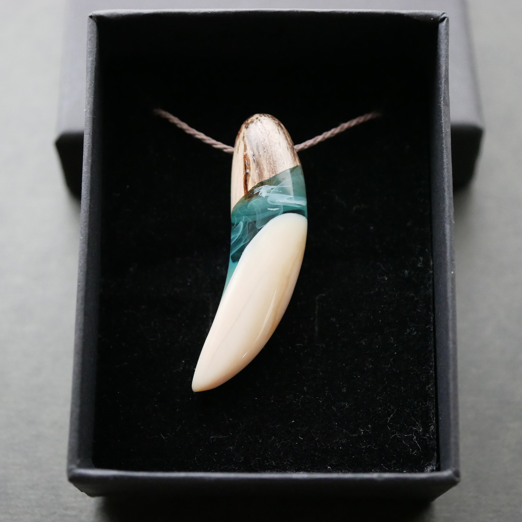 スプリームスタイル ペンダント 超絶技巧 マッコウクジラ牙 【公式通販】