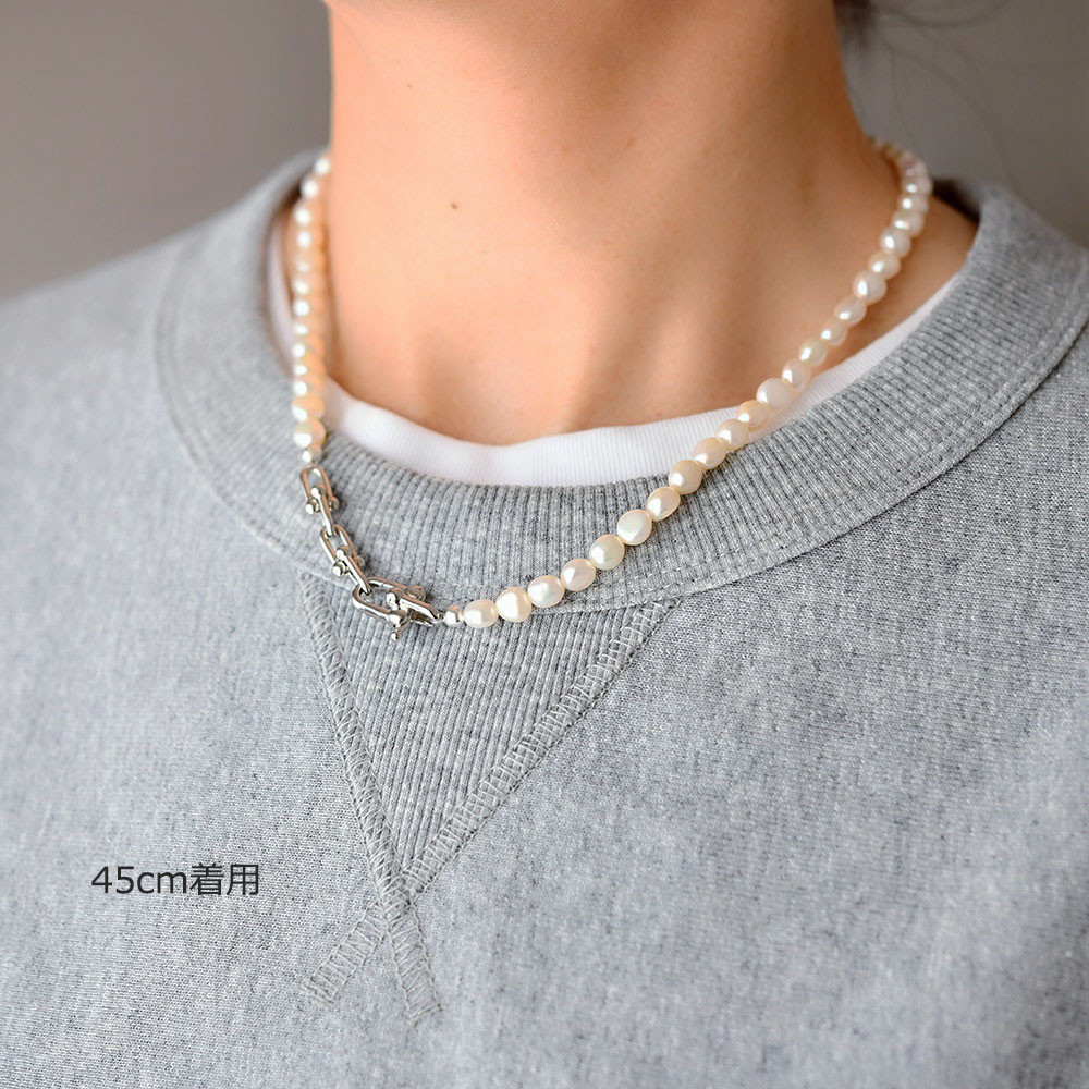 幸せを運んでくれる バロックパールの馬蹄ネックレス 6月誕生石