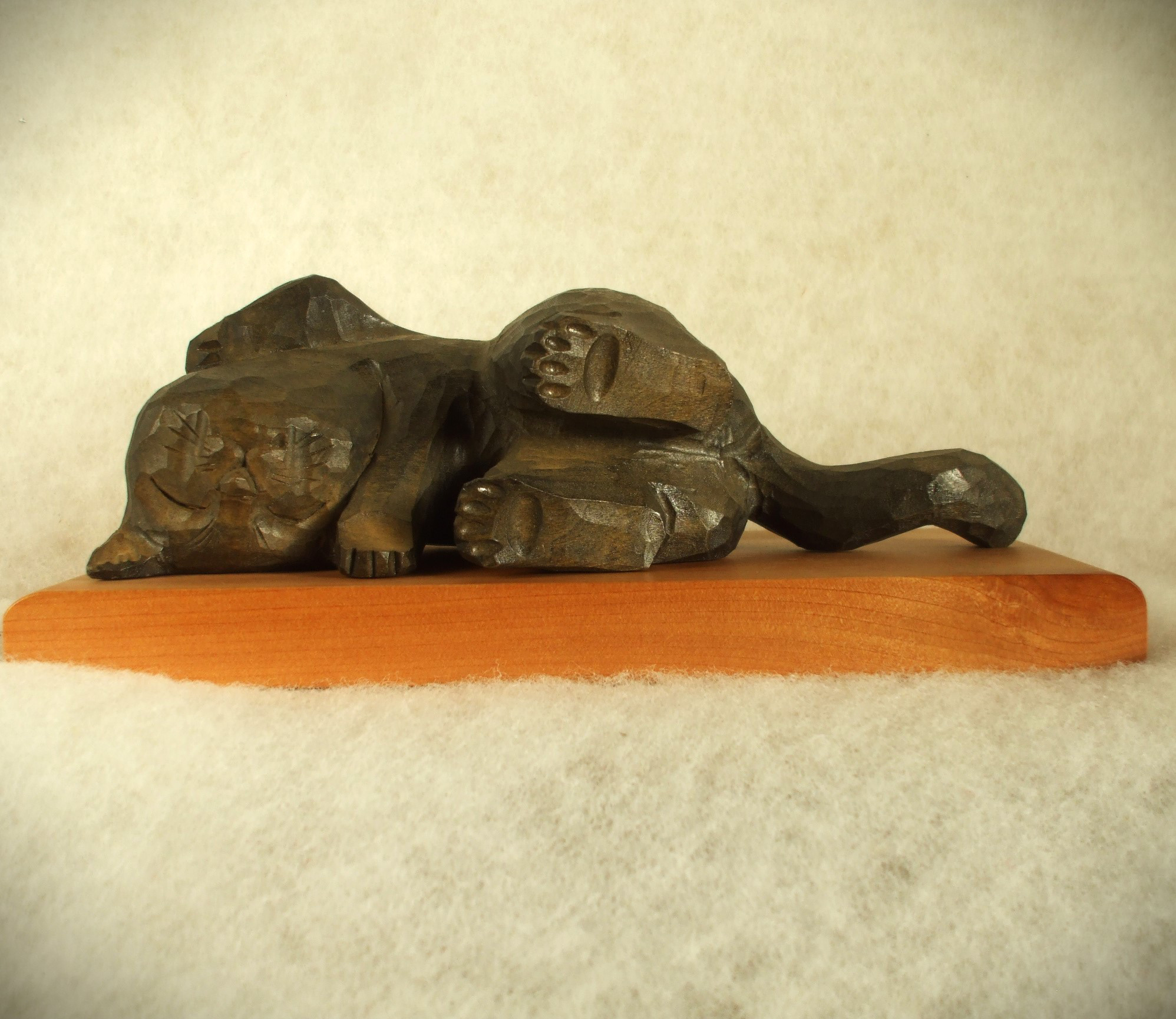 ♪ごろにゃん、猫の木彫り置物♪