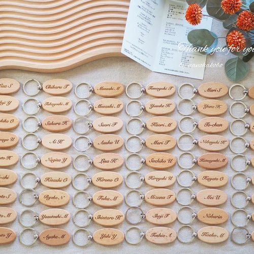 ネームキーホルダー 名前入りキーホルダー 名入れギフト 席札 木製 記念品 ネームキーホルダー 名前入りキーホルダー 名入れギフト 席札 木製