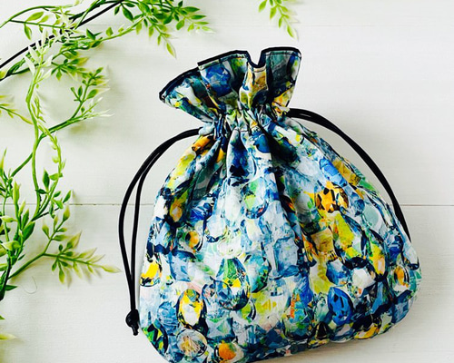 ポーチ＆巾着♡レディパネル 付録レビュー】バッグとしても使える！「ハローキティ」の巾着ポーチが