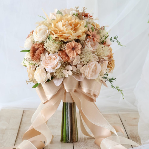 優しいオレンジベージュのラウンドクラッチブーケ 造花ウェディング