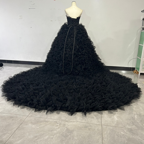 豪華！パーティードレス ブラック もこもこドレス ベアトップ 繊細  