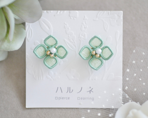 緑色の花デザインピアス 秋色紫陽花[アナベルグリーン]ピアス/イヤリング (受注生産