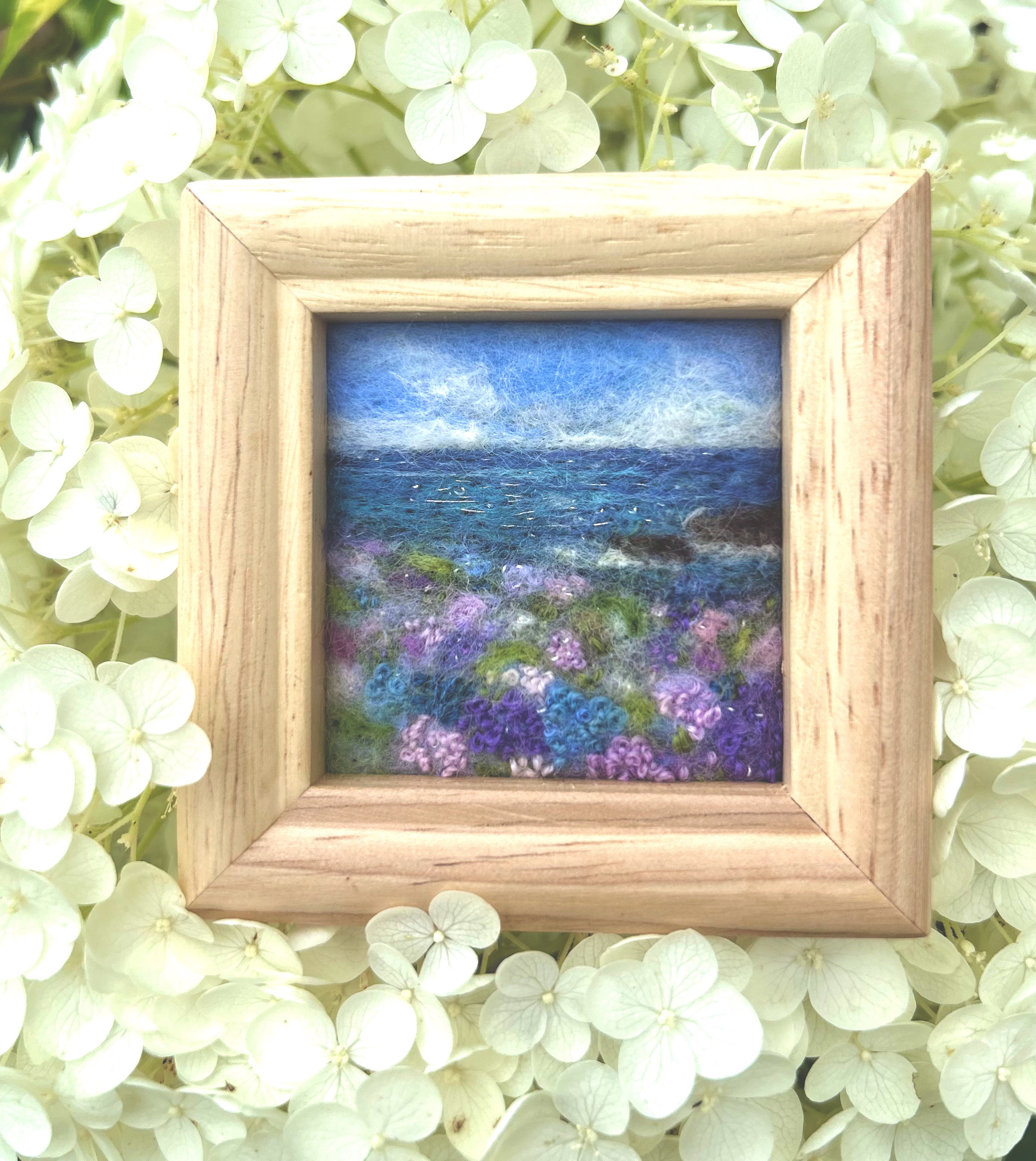 【海外限定】 ムラサキハナナに誘われて　羊毛フェルト　フレーム　羊毛絵画　ハンドメイド 絵画