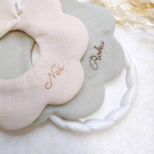 オーダー品　販売品　名入れ　スタイ スタイ 名入れ よだれかけ 日本製 お名前刺繍入り と ハンド