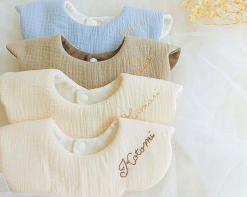 お子様のお名前入りスタイ♡ セーラースタイ／デニムcolor／お子様のお名前入りで特別な1枚に